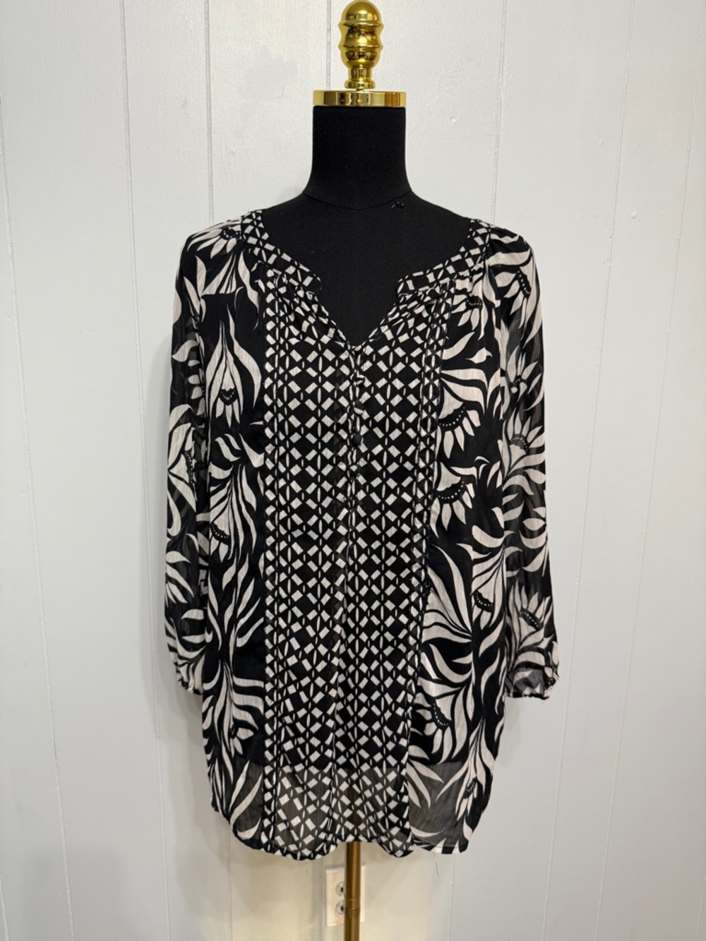#16)  new directions Black & White Abstract V-Neck Top (sheer)
